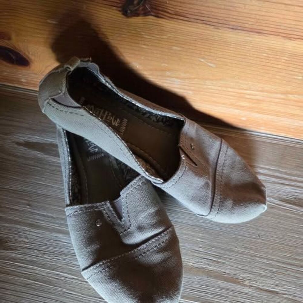MadLove size 7 taupe canvas shoes